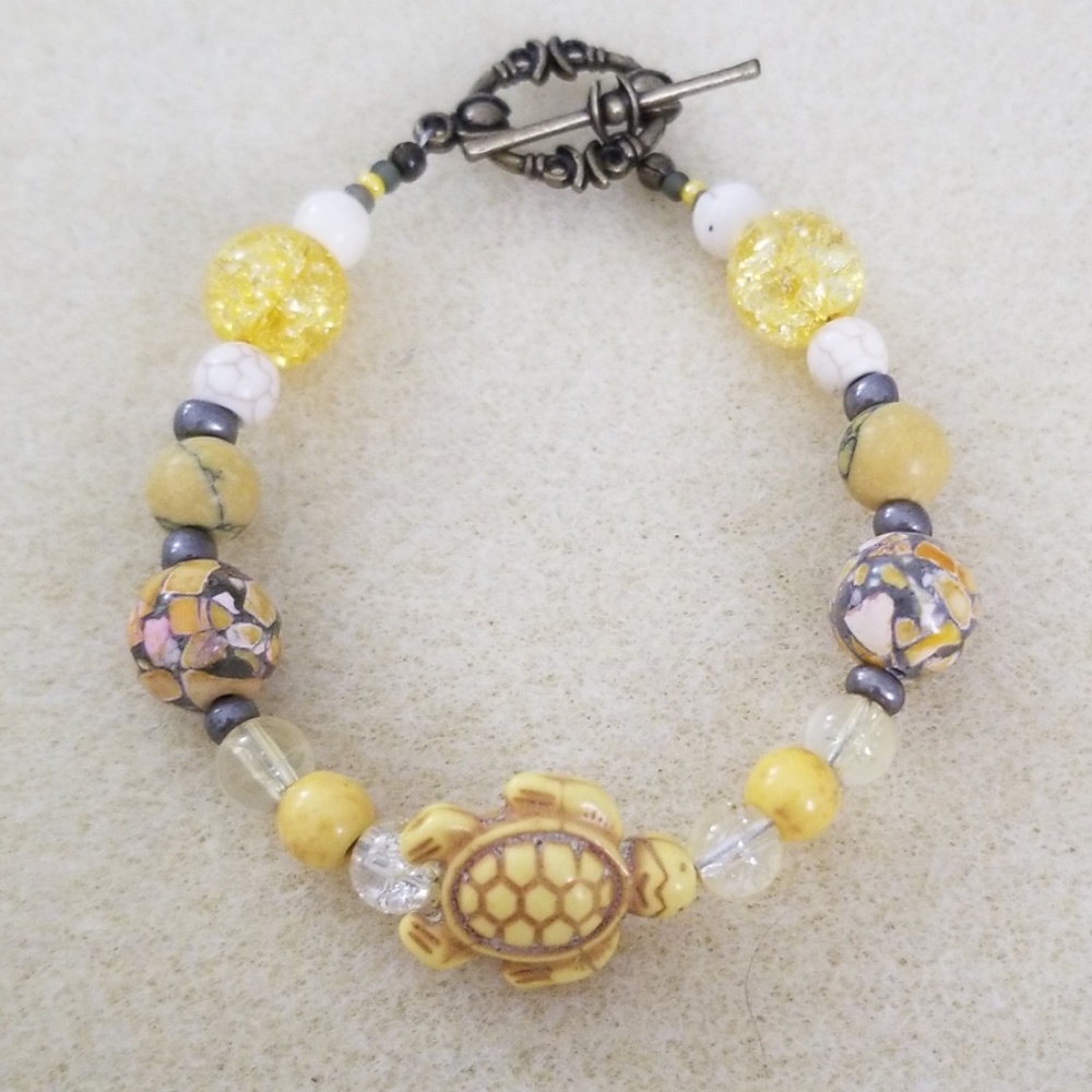 Handmade glass bead bracelet featuring sea turtle